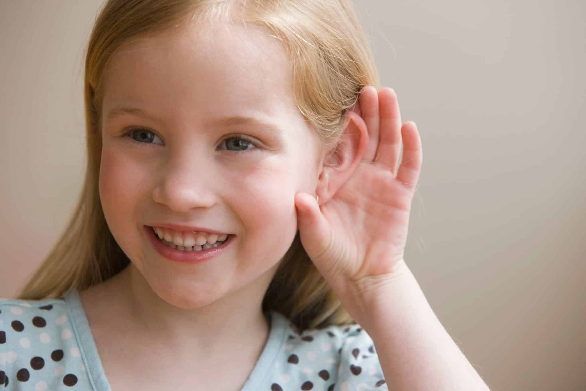 Слуховое восприятие слабослышащих. Дети с нарушением слуха.. Глухой ребенок. Слуховое восприятие у детей. Глухие и слабослышащие дети.