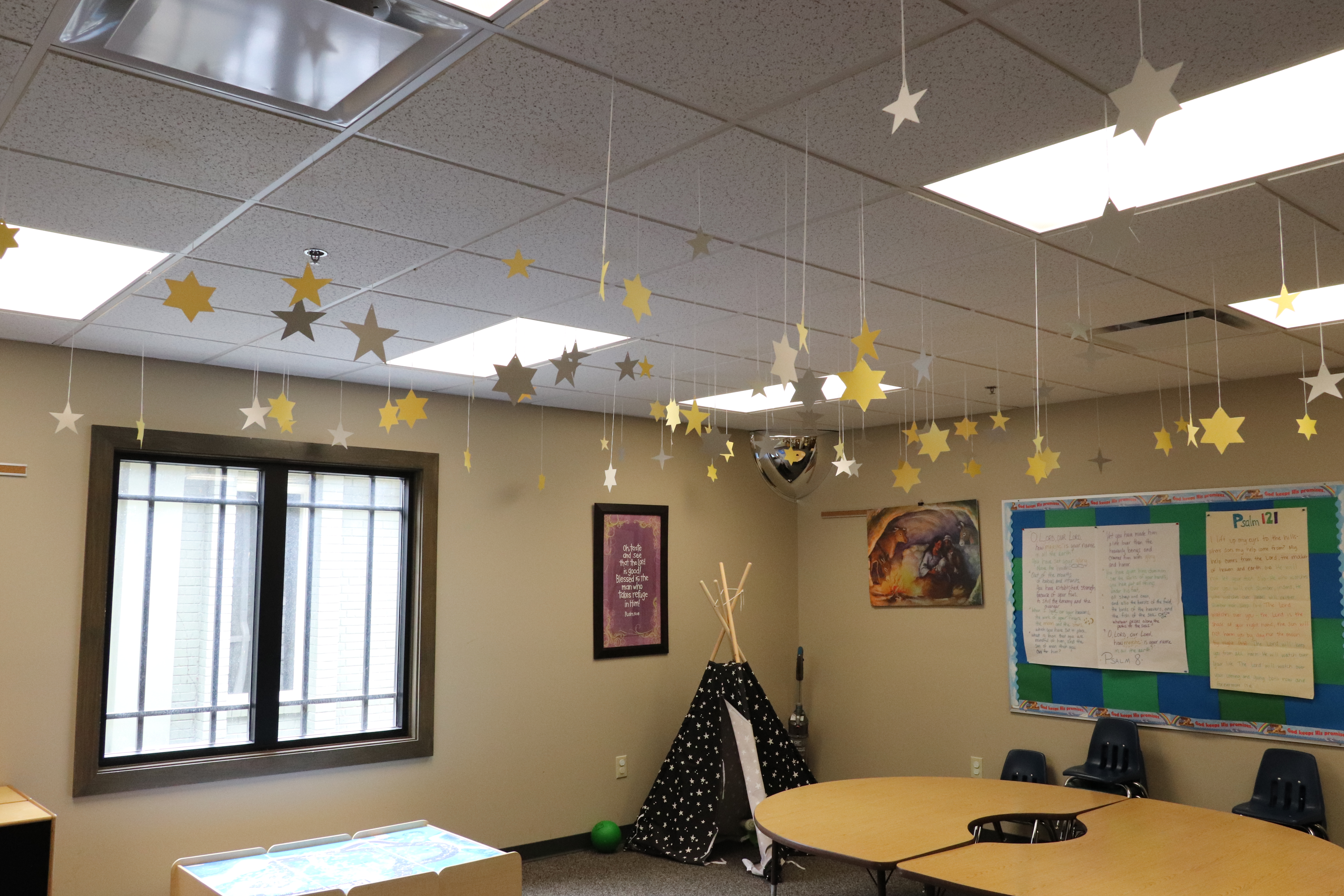 children's ministry room designs hanging stars