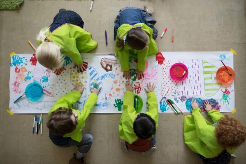children finger painting 