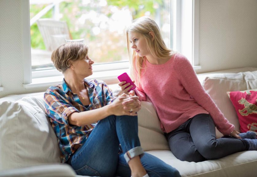 mother-daughter-talking-sofa